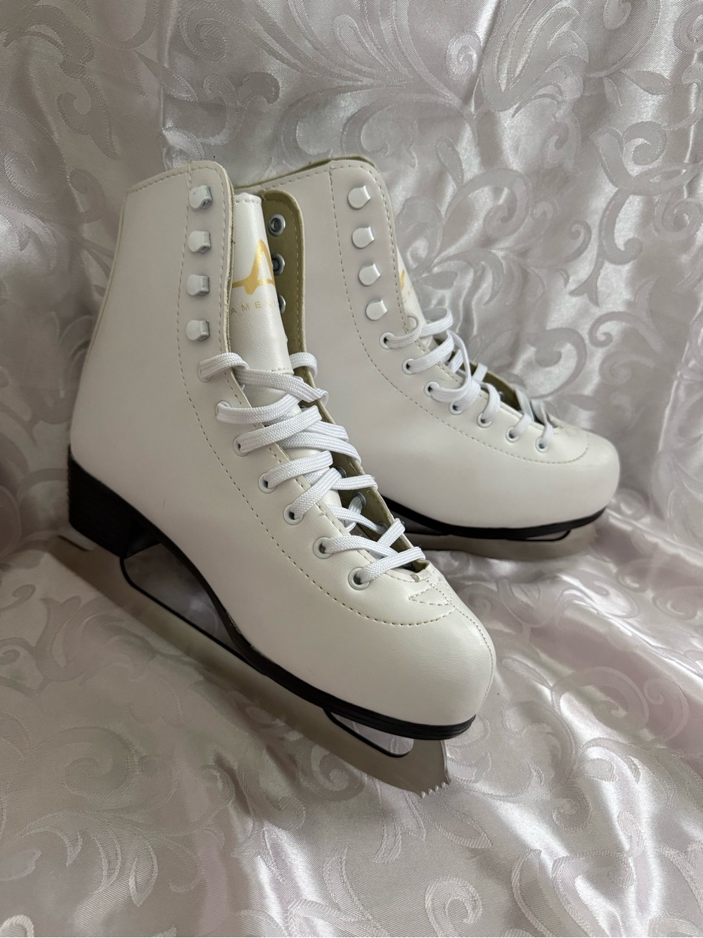 White Figure Ice Skates - Classic Women's Ice Skates